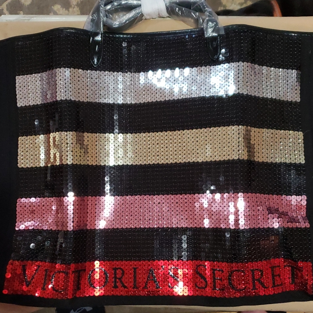 Victoria Secret bag. Sequence
